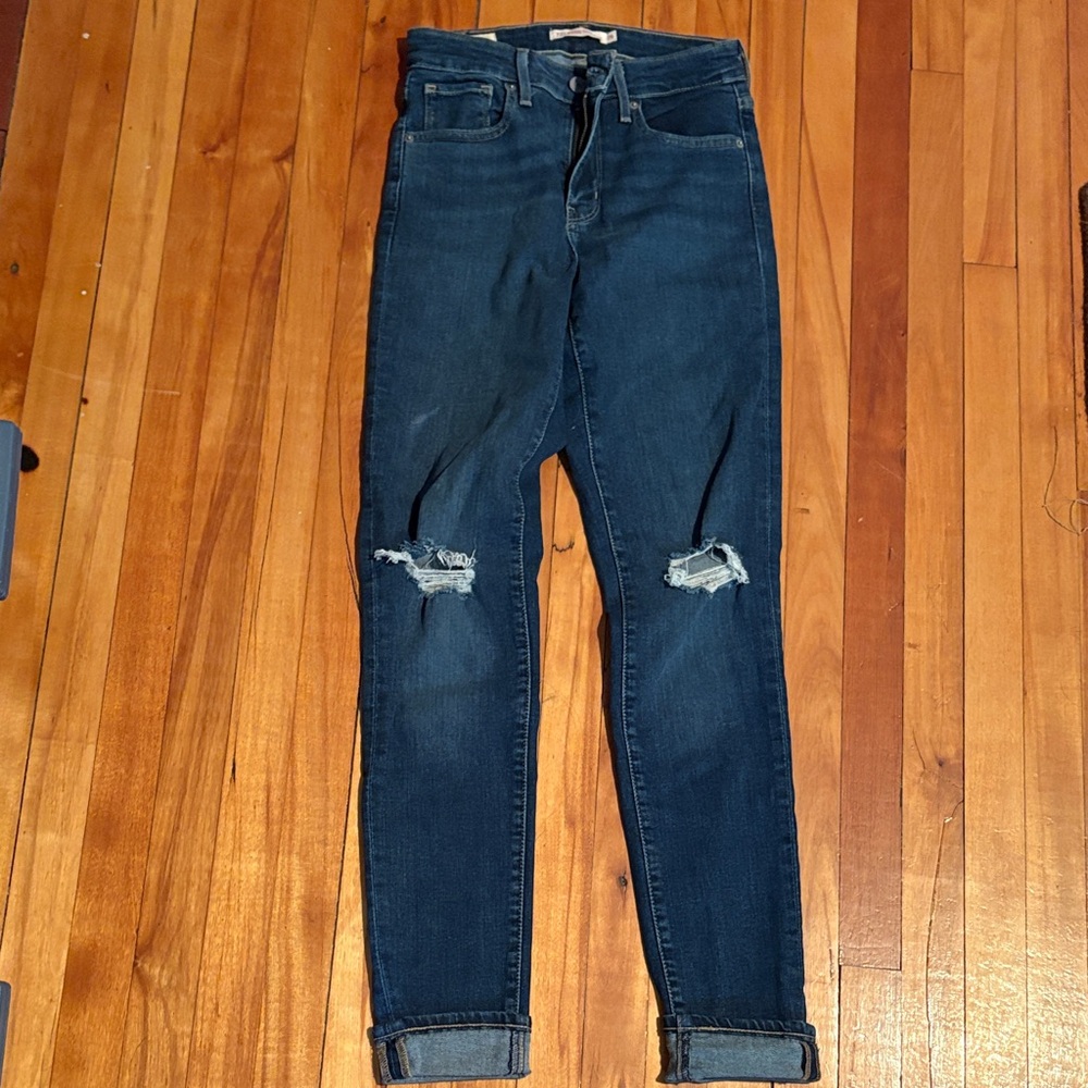 Dark Blue Levi’s Highrise Skinny Jeans